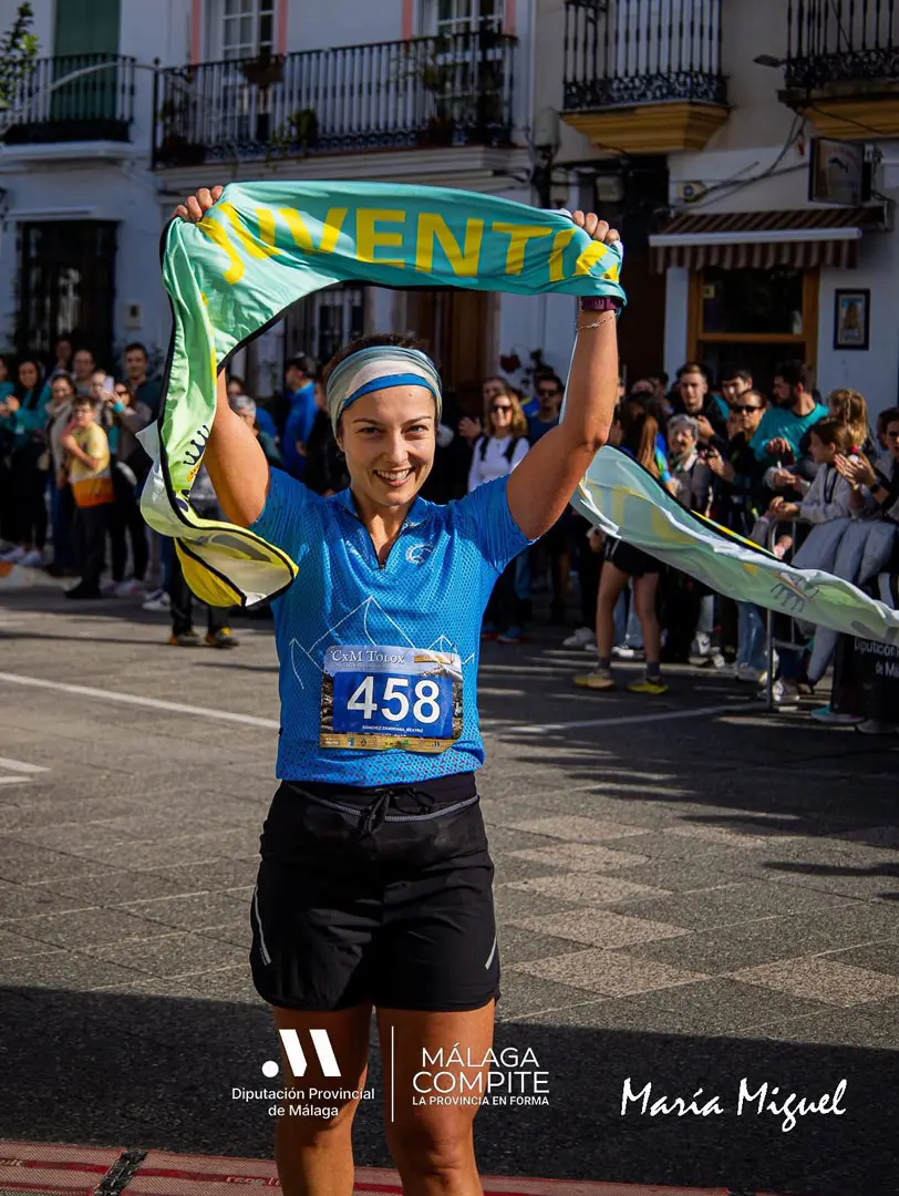Beatriz-Sanchez-Nutrición Ganadora-de-CxM-Tolox-2025- La-Clásica-27k entrando en Meta